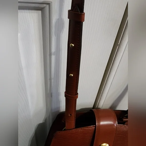 Louis Vuitton Epi Cluny -Brown